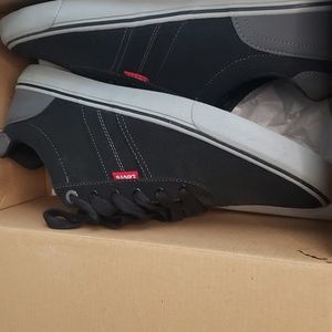 Brand new Levi's Black/Charcoal casual size 12.